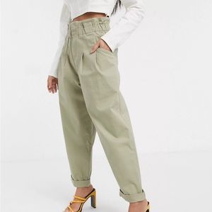 *NEVER WORN* Petite paperbag waist chino pants